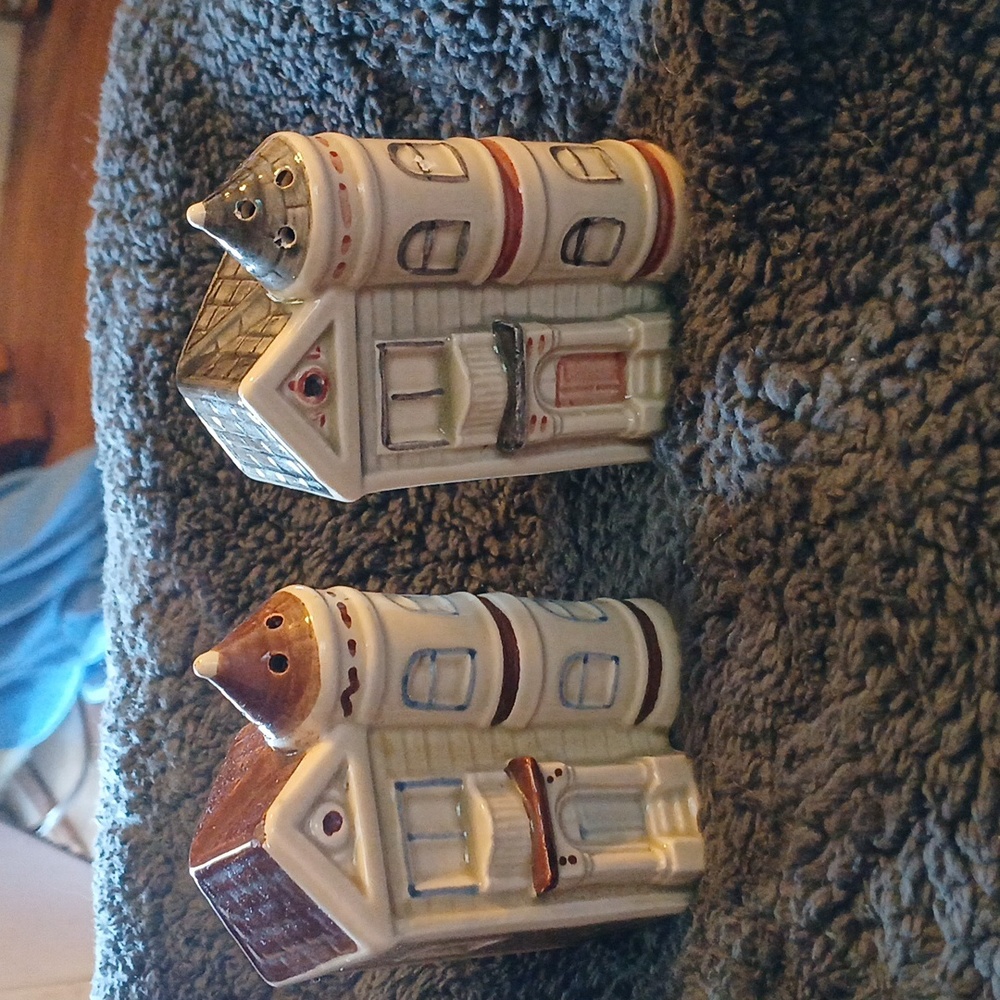 Vintage Otagiri Victorian salt and pepper shakers